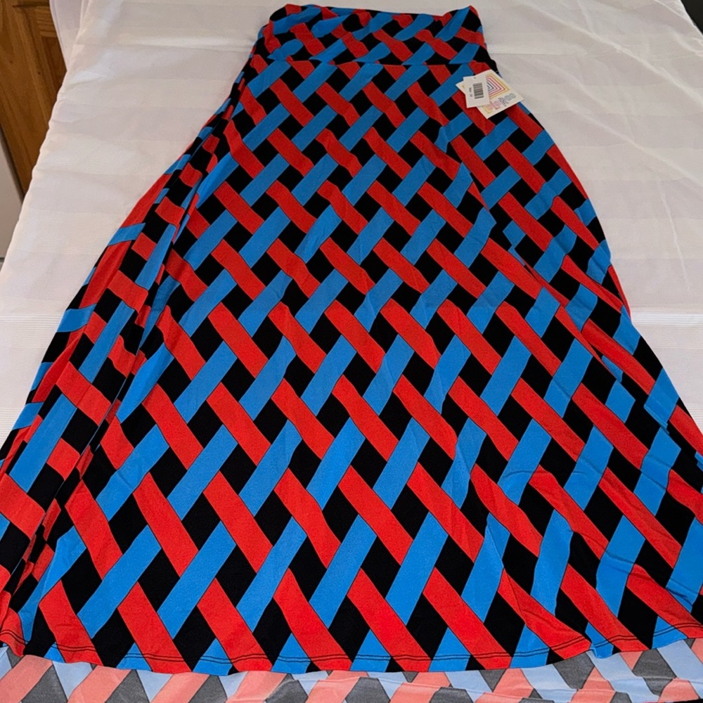 🍁 Lularoe “MAXI” skirt red & Blue on Black background  XS
